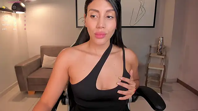 Snapshot of CharlotteCox_ chatting on January 7, 2025, 11:16 am CharlotteCox online show from January 7, 2025, 11:16 am