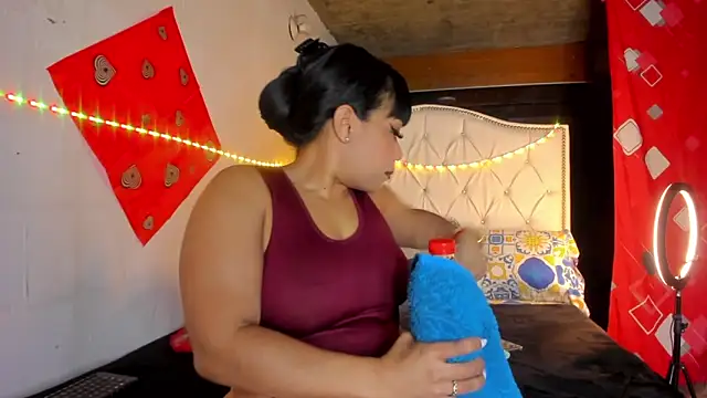 Elettrahot  online show from February 19, 2026, 5:25 am