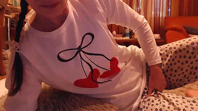 LovelyAndraGirl online show from June 13, 2026, 1:42 pm