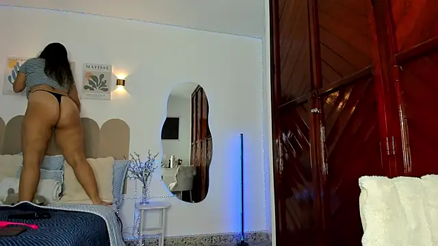 Snapshot of layla_vanegas chatting on June 20, 2026, 2:03 am layla vanegas online show from June 20, 2026, 2:03 am