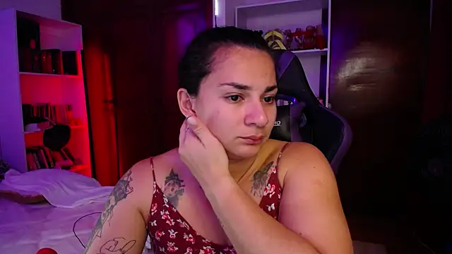 Snapshot of Amarantha_666 chatting on February 5, 2025, 10:44 pm Amarantha 666 online show from February 5, 2025, 10:44 pm