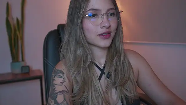 AyraSmith  online show from March 3, 2026, 12:17 am