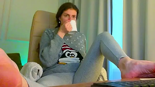 Snapshot of Sereta_Finn chatting on December 14, 2024, 10:45 am Sereta Finn online show from December 14, 2024, 10:45 am