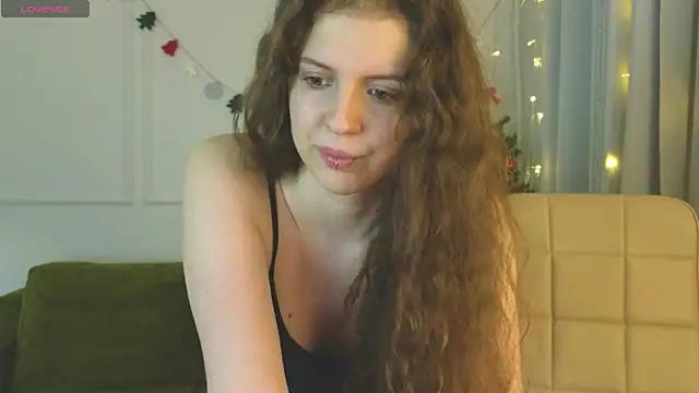 Snapshot of Sereta_Finn chatting on January 8, 2025, 2:35 pm Sereta Finn online show from January 8, 2025, 2:35 pm