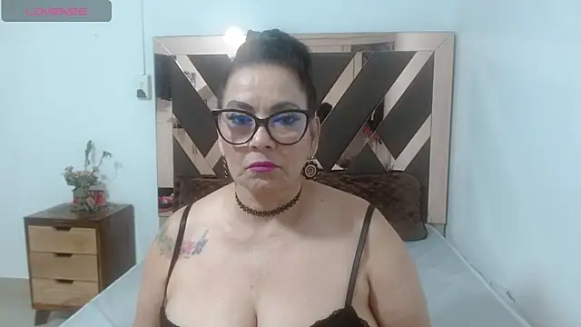 lindaesmeralda online show from April 29, 2026, 10:08 am