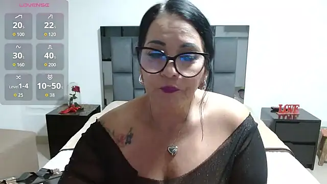 lindaesmeralda online show from July 14, 2026, 11:05 am