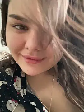 Snapshot of NikaMur chatting on February 5, 2025, 3:45 am NikaMur online show from February 5, 2025, 3:45 am