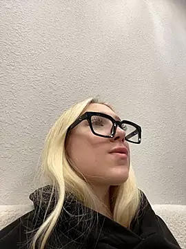 Snapshot of NikaMur chatting on February 13, 2025, 10:23 am NikaMur online show from February 13, 2025, 10:23 am