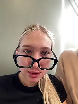 Snapshot of NikaMur chatting on February 22, 2025, 6:50 am NikaMur online show from February 22, 2025, 6:50 am