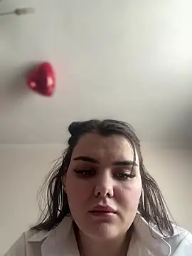 Snapshot of NikaMur chatting on March 9, 2025, 3:32 am NikaMur online show from March 9, 2025, 3:32 am