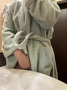 NikaMur online show from December 17, 2025, 2:39 am