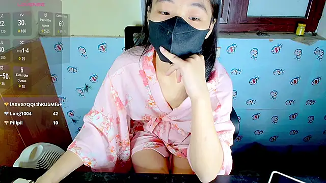   Saphia   online show from November 6, 2025, 4:41 pm