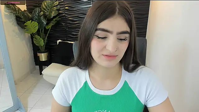 Snapshot of sofia_44 chatting on January 11, 2025, 1:01 pm sofia 44 online show from January 11, 2025, 1:01 pm