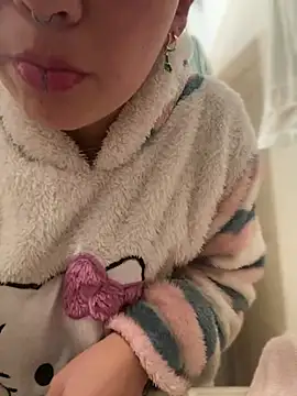 Snapshot of CharlotteScotte chatting on December 17, 2024, 9:39 am CharlotteScotte online show from December 17, 2024, 9:39 am