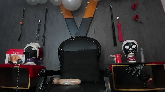 Snapshot of CharlotteScotte chatting on December 20, 2024, 12:16 pm CharlotteScotte online show from December 20, 2024, 12:16 pm