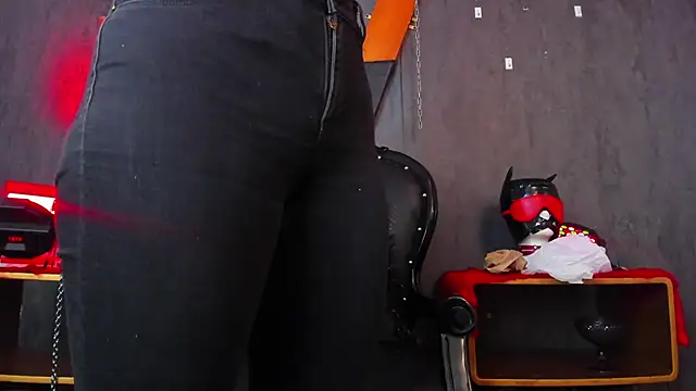 Snapshot of CharlotteScotte chatting on January 21, 2025, 12:18 pm CharlotteScotte online show from January 21, 2025, 12:18 pm