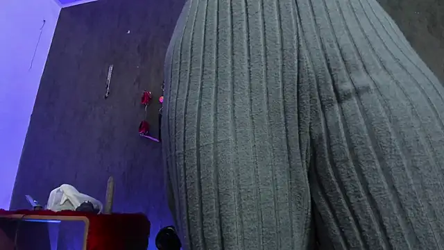 Snapshot of CharlotteScotte chatting on March 22, 2025, 12:04 pm CharlotteScotte online show from March 22, 2025, 12:04 pm