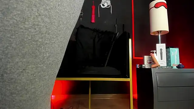 Snapshot of CharlotteScotte chatting on October 18, 2025, 12:06 pm CharlotteScotte online show from October 18, 2025, 12:06 pm