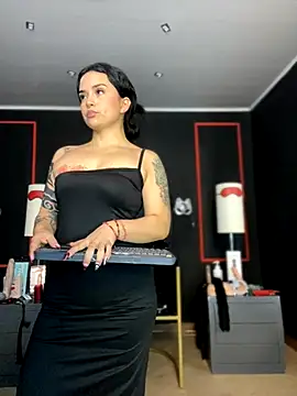 Snapshot of CharlotteScotte chatting on November 3, 2025, 11:33 am CharlotteScotte online show from November 3, 2025, 11:33 am