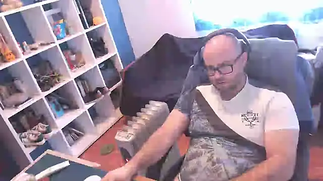 ravingr4d4 online show from February 26, 2025, 12:14 pm