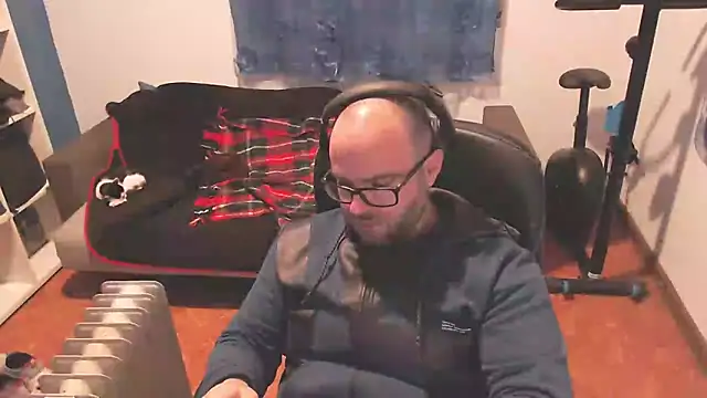 ravingr4d4 online show from March 3, 2025, 10:10 pm