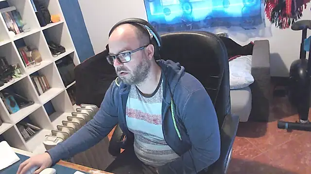 ravingr4d4 online show from March 5, 2025, 9:05 am