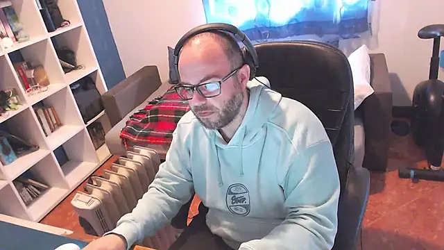 ravingr4d4 online show from March 10, 2025, 12:15 pm