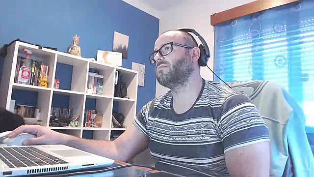 ravingr4d4 online show from March 12, 2025, 3:18 pm