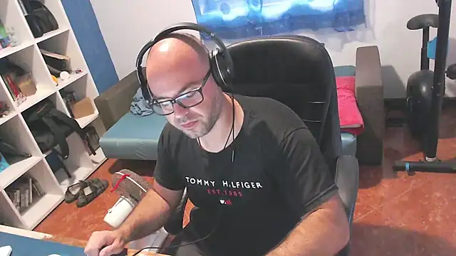 ravingr4d4 online show from September 10, 2025, 8:25 am