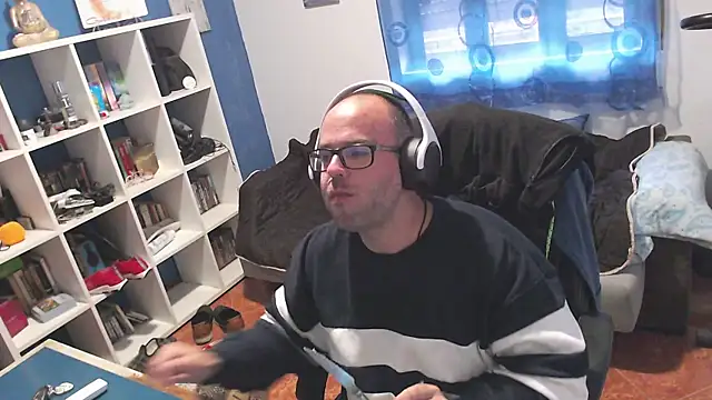 ravingr4d4 online show from November 4, 2025, 1:43 pm