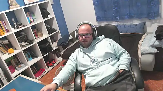 ravingr4d4 online show from November 8, 2025, 9:02 pm