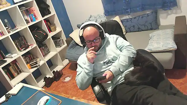 ravingr4d4 online show from March 3, 2026, 11:32 pm