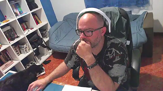 ravingr4d4 online show from April 28, 2026, 9:20 pm