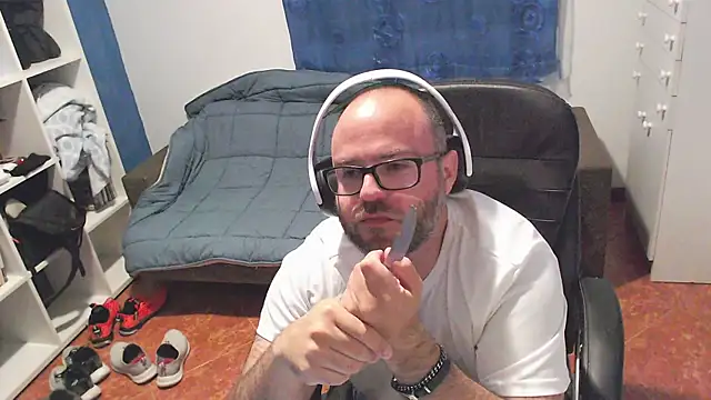 Snapshot of ravingr4d4 chatting on May 14, 2026, 8:59 pm ravingr4d4 online show from May 14, 2026, 8:59 pm