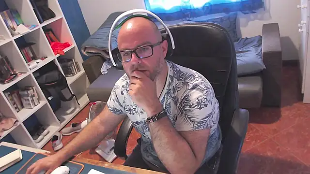 Snapshot of ravingr4d4 chatting on May 25, 2026, 9:37 am ravingr4d4 online show from May 25, 2026, 9:37 am