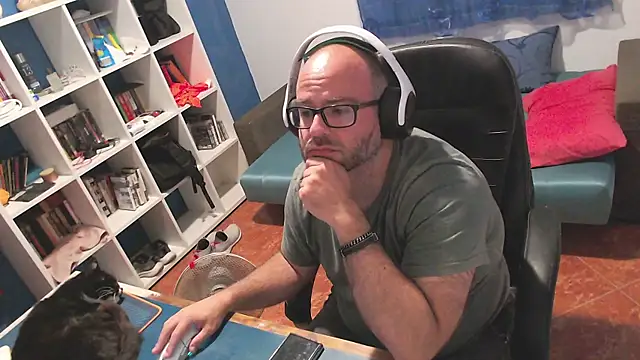 Snapshot of ravingr4d4 chatting on June 1, 2026, 10:00 pm ravingr4d4 online show from June 1, 2026, 10:00 pm