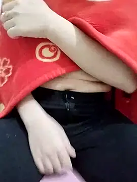 SweetGirl2k2 online show from March 12, 2025, 7:57 am