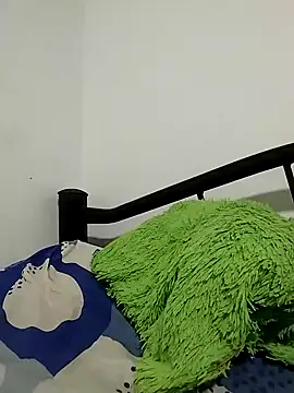 Snapshot of Karol_and_David_hotcouple chatting on December 15, 2024, 6:18 am Karol and David hotcouple online show from December 15, 2024, 6:18 am