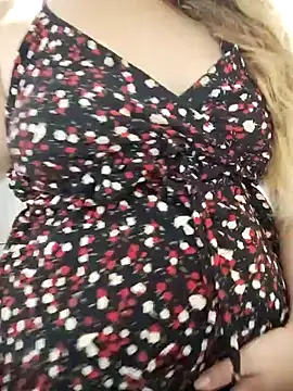 Snapshot of Karol_and_David_hotcouple chatting on February 2, 2025, 8:24 am Karol and David hotcouple online show from February 2, 2025, 8:24 am