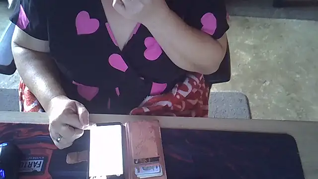 Snapshot of Silvia2277 chatting on October 2, 2025, 9:27 am Silvia2277 online show from October 2, 2025, 9:27 am