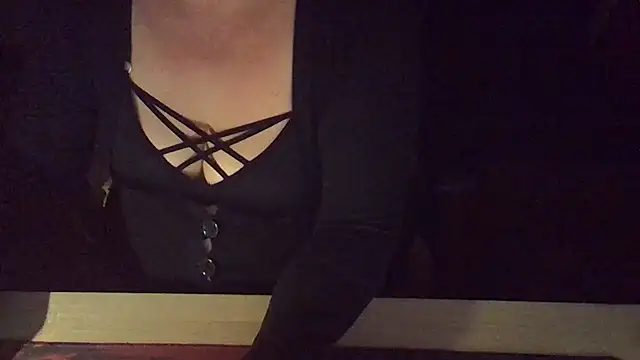 Snapshot of Silvia2277 chatting on October 17, 2025, 7:16 pm Silvia2277 online show from October 17, 2025, 7:16 pm