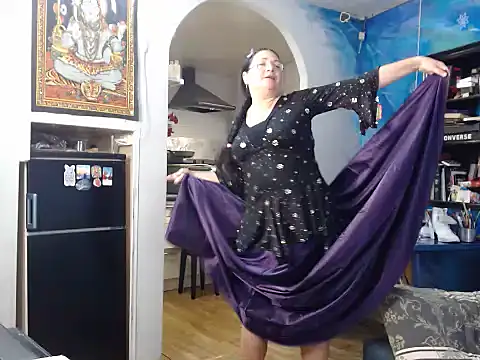 Snapshot of Helen1974 chatting on December 19, 2024, 5:50 pm Helen1974 online show from December 19, 2024, 5:50 pm