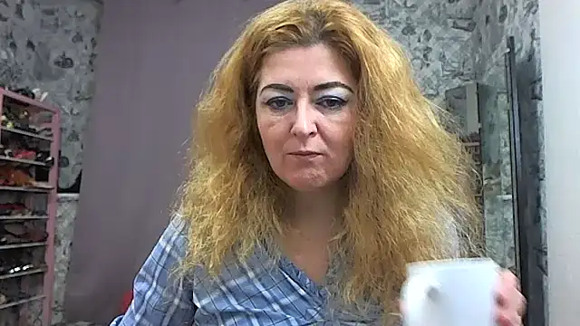 Snapshot of Helen1974 chatting on December 19, 2025, 1:01 am Helen1974 online show from December 19, 2025, 1:01 am