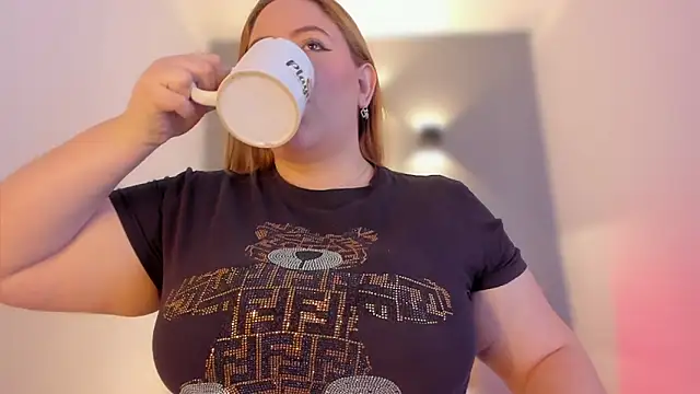 Snapshot of sophiarossee_ chatting on February 3, 2025, 12:25 pm sophiarossee online show from February 3, 2025, 12:25 pm