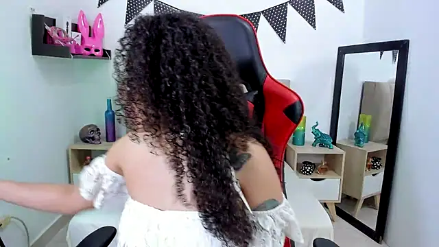 Snapshot of Zoe_Gruber chatting on December 17, 2024, 11:49 pm Zoe Gruber online show from December 17, 2024, 11:49 pm