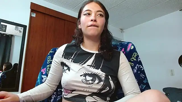 Snapshot of liisaxxx chatting on February 7, 2026, 7:34 am liisaxxx online show from February 7, 2026, 7:34 am