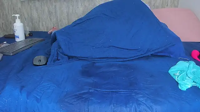 Snapshot of violett_lo chatting on February 8, 2025, 9:13 am violett lo online show from February 8, 2025, 9:13 am