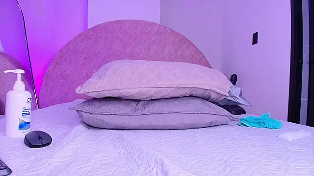 violett lo online show from December 19, 2025, 12:01 pm