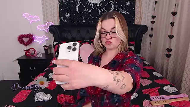 Snapshot of DaisieMaeXO chatting on February 9, 2025, 6:22 am DaisieMaeXO online show from February 9, 2025, 6:22 am