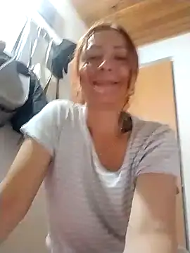 Snapshot of malusexy33 chatting on February 22, 2025, 4:40 am malusexy33 online show from February 22, 2025, 4:40 am